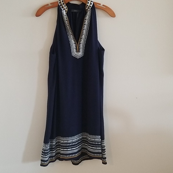 THML Dresses & Skirts - Flowy summer dress with lining.